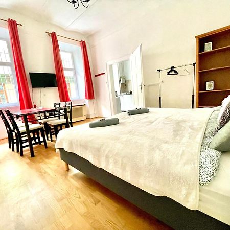 Very Warm Home With Big Bed Near New York Cafe Budapeşte Dış mekan fotoğraf