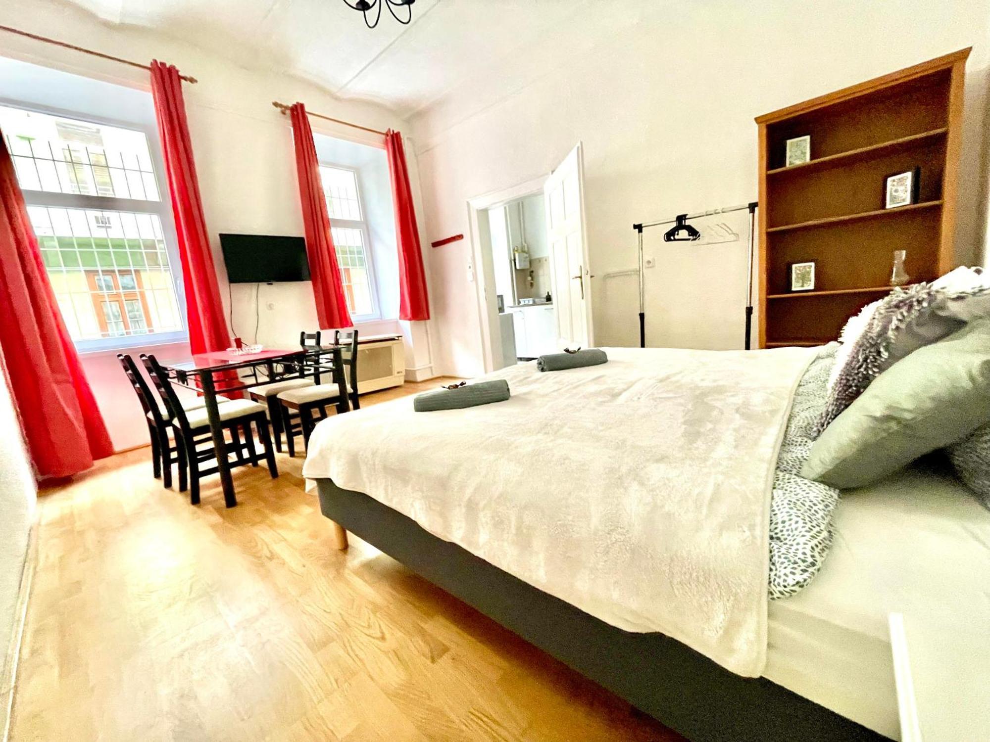 Very Warm Home With Big Bed Near New York Cafe Budapeşte Dış mekan fotoğraf